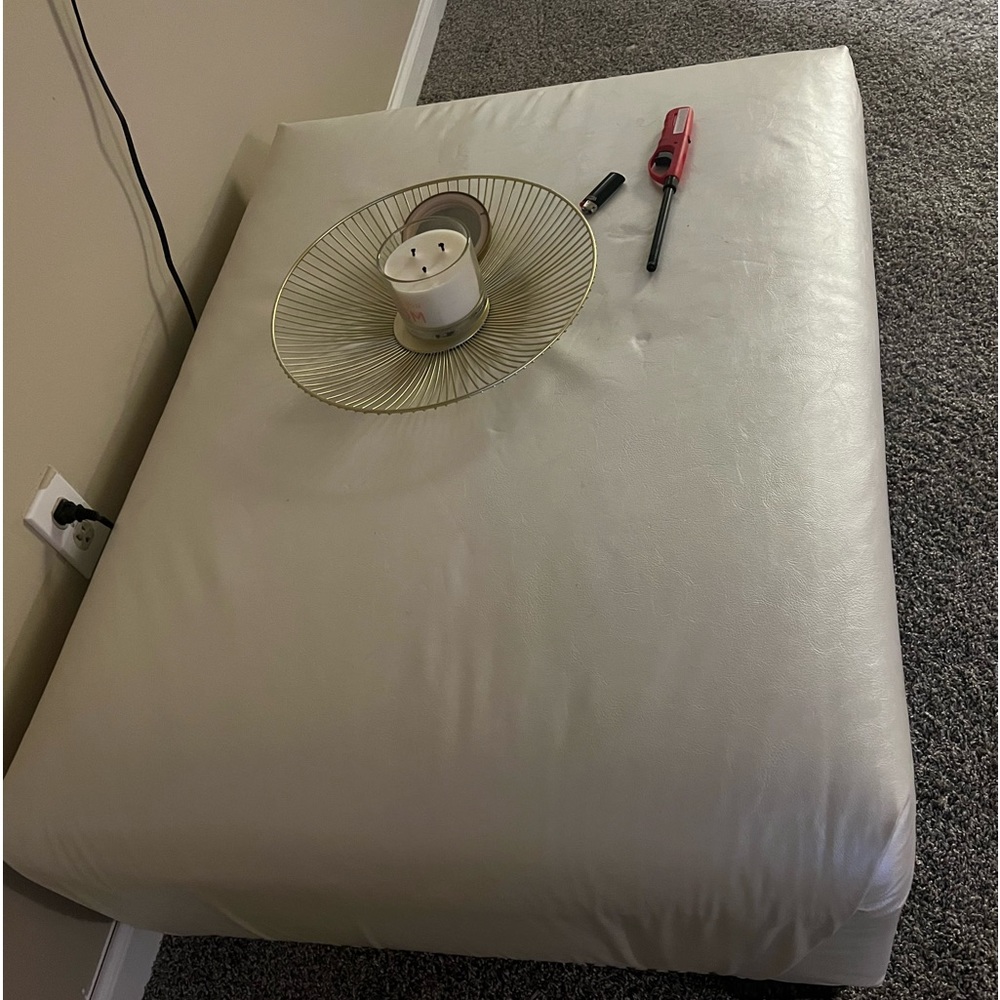 White ottoman